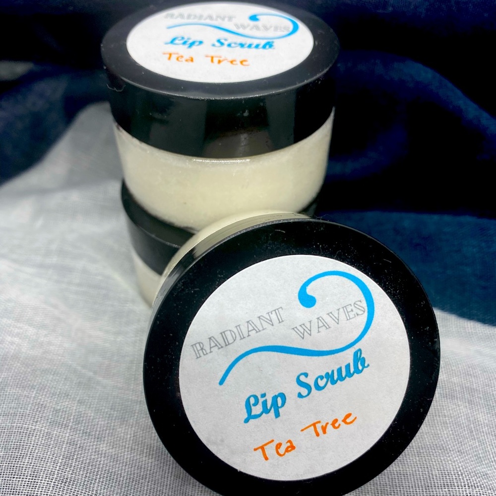 *CLEARANCE* Set of 3 handcrafted tea tree lip scrubs 1oz size